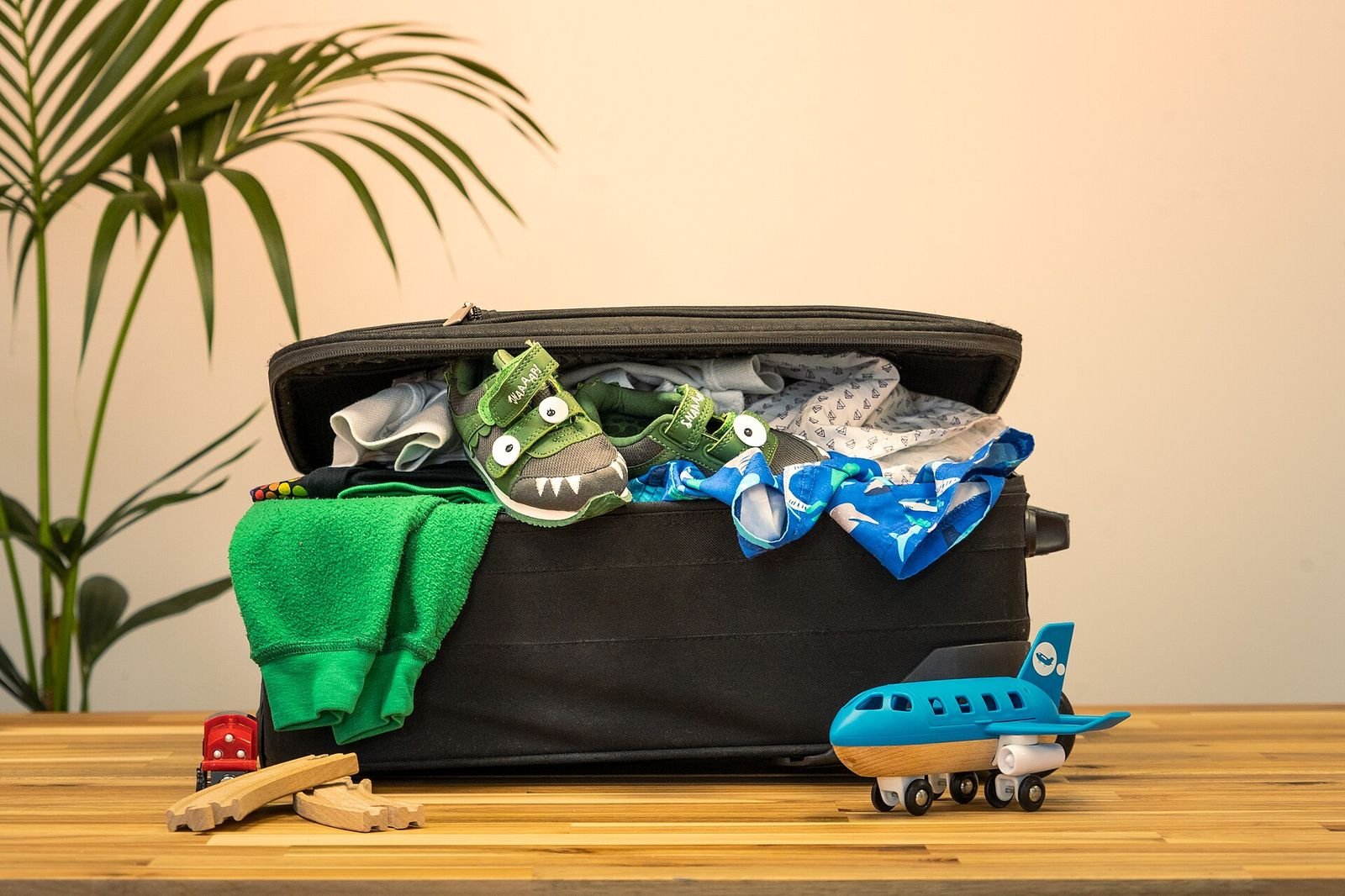 Suitcase overflowing when packing