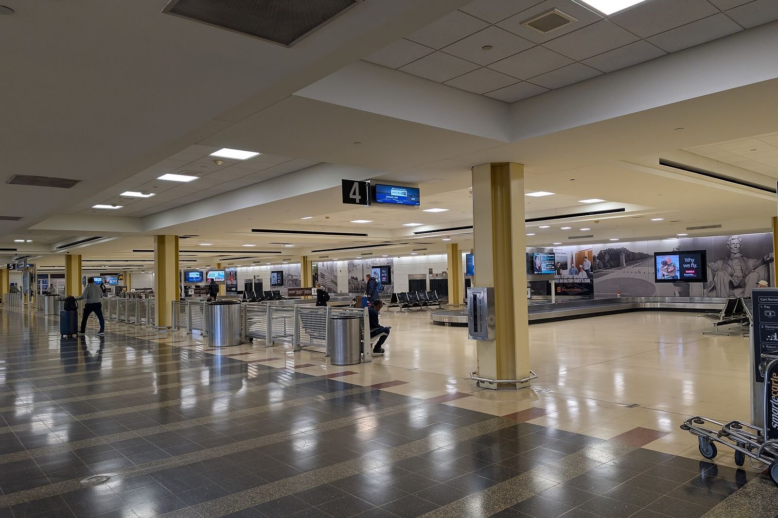 Baggage claim 4 dca national airport 2025-10-22 13-00-17 1